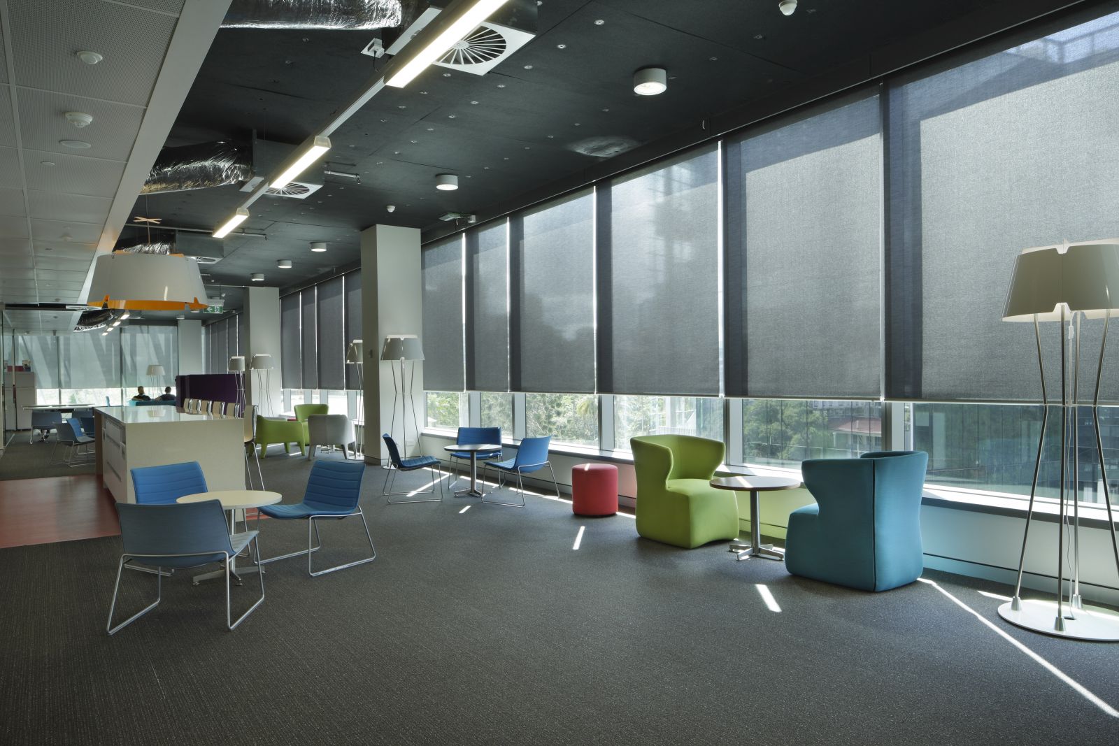 Giá rèm cuốn lưới